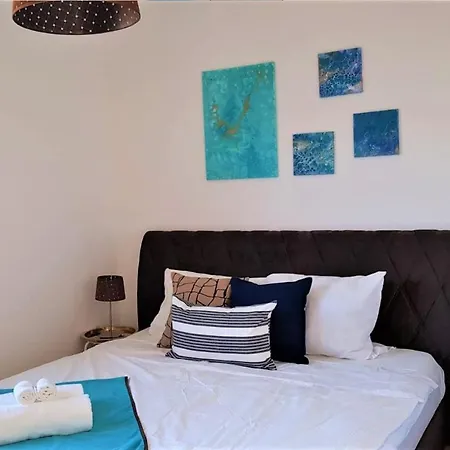 Lux 100m2 Penthouse 3bed - Airport - Netflix - Messe - * فيلدرستادت